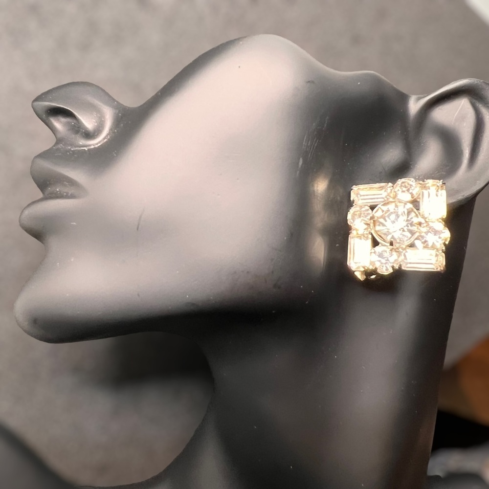 Vintage Earrings Clip On Unsigned Colorless Crystal Glass Stones Large Runway